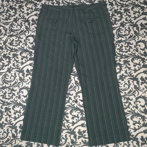 2/$20 Express Pinstripe Cuffed Capris with Pockets - Picture 6 of 9